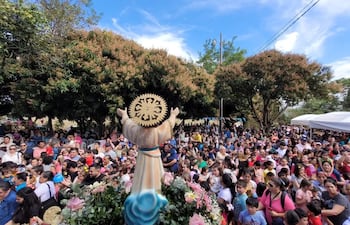 Cada año, miles de fieles llegan a Monte Alto, Atyrá, para renovar su fe y honrar al Divino Niño Jesús.