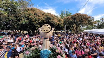 Cada año, miles de fieles llegan a Monte Alto, Atyrá, para renovar su fe y honrar al Divino Niño Jesús.