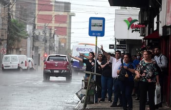 REGULADA DE TRANSPORTE PÚBLICO EN ZONA DEL CENTRO DE ASUNCIÓN.