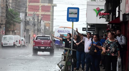 REGULADA DE TRANSPORTE PÚBLICO EN ZONA DEL CENTRO DE ASUNCIÓN.