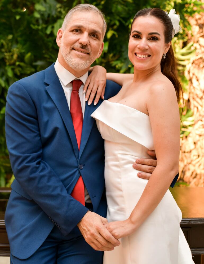 Jorge Manuel Fracchia Casco y Rosa Acosta Riveros en su sesión de fotos con Mauricio Gennaro.