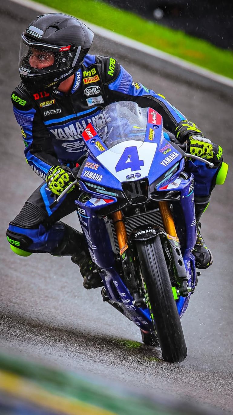 Pedro Valiente, en las prácticas de Yamaha bLU cRU.