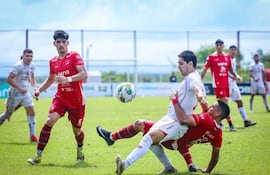 Paraguarí AC se impuso por 3-2 sobre General Caballero de Juan León Mallorquín, en duelo de rojos celebrado en Carapeguá.