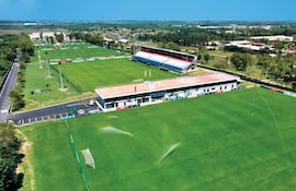 Visto desde arriba el predio del Centro de Alto Rendimiento del Fútbol Femenino (Carfem), que la APF dispone en la ciudad de Ypané con siete canchas y dos hoteles