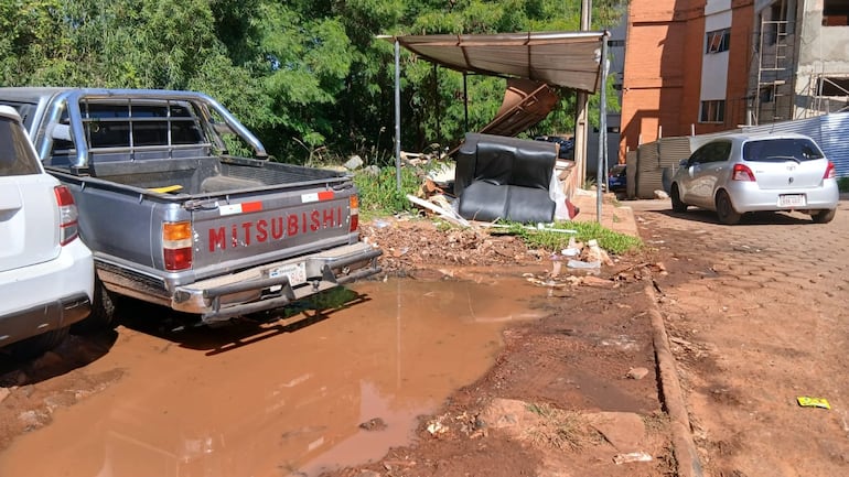 Los estacionamientos están en pésimas condiciones, denuncian los pacientes.