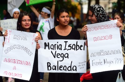Activistas participan de una marcha en el marco del Día Internacional de la Eliminación de la Violencia contra la Mujer en Asunción (Ilustrativa).