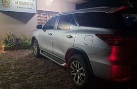 La camioneta abandonada quedó depositada en la dependencia policial, a la espera de su propietario.