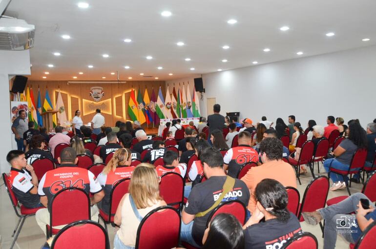 Gran asistencia de los competidores, integrantes de los equipos, familiares y amigos, a la Ceremonia de Premiación.