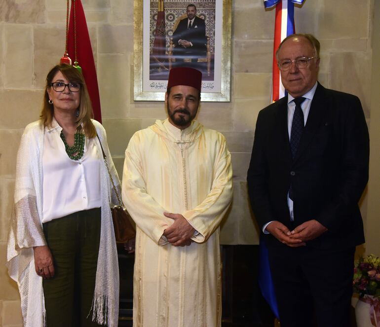 Delia Harriet, el embajador del Reino de Marruecos Badreddine Abdelmoumni y el embajador de Argentina Guillermo Nielsen.