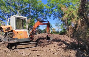 Denuncian a una alemán por supuestamente deforestar parte de la Cordillera del Ybytyruzú con uso indebido de dinamita.