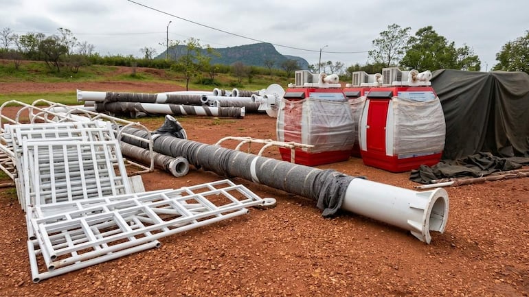 El ingeniero Armín González, de la constructora AGT, asegura que los componentes para la 'Rueda de Chicago' están diseñados para resistir la intemperie.