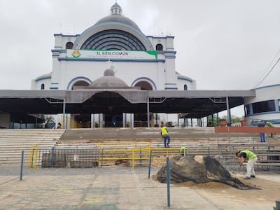 Avanzan los trabajos de mejora en la Basílica de Caacupé ante la próxima festividad mariana.
