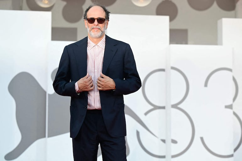 El director italiano Luca Guadagnino a su paso por la red carpet de la edición número 93 del Festival de Cine de Venecia. (Stefano Rellandini / AFP)