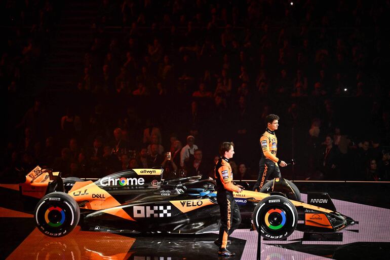 El equipo campeón del mundo de Constructores, McLaren, con sus pilotos Oscar Piastri y Lando Norris.