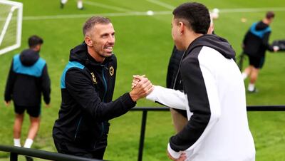 Enso González durante llegada, revisión médica y presentación como refuerzo de Wolverhampton.