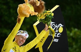 Tadej Pogacar (26 años) es el rey indiscutible del ciclismo conquistando su cuarto Tour de France.