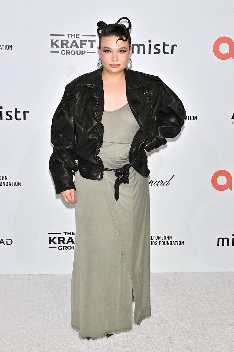 Lola Young  estuvo presente en la gala del Elton John AIDS Foundation en West Hollywood, California. (Jerod Harris/Getty Images/AFP)
