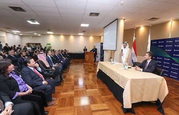 El ministro de Industria y Comercio, Luis Castiglioni, se reunió con la numerosa comitiva proveniente de Arabia Saudita.