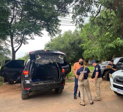 Camioneta del diputado Roberto González que fue robada en la madrugada de este sábado en Asunción.