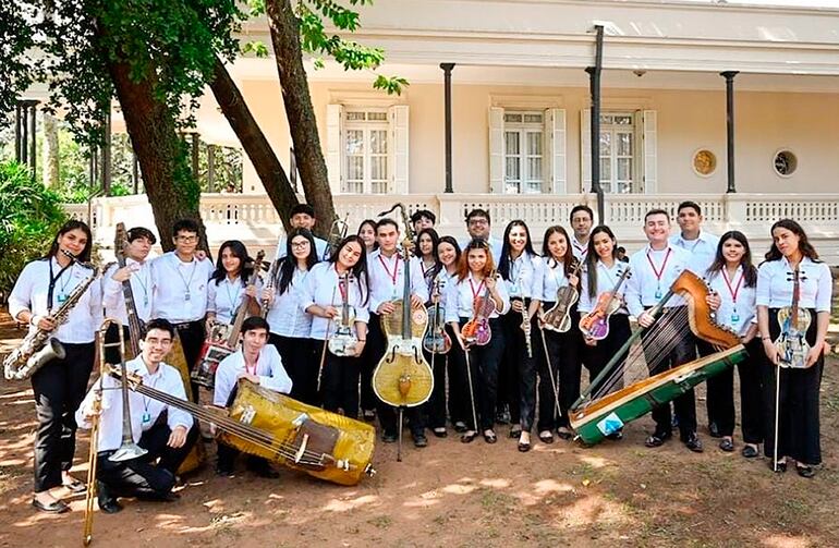Integrantes de la Orquesta de Reciclados de Cateura.