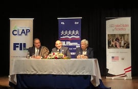 Nery Peña, Robert Alter y Bernardo Neri Farina, durante el lanzamiento oficial de la FIL 2026.
