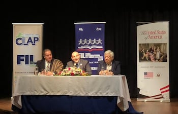 Nery Peña, Robert Alter y Bernardo Neri Farina, durante el lanzamiento oficial de la FIL 2026.