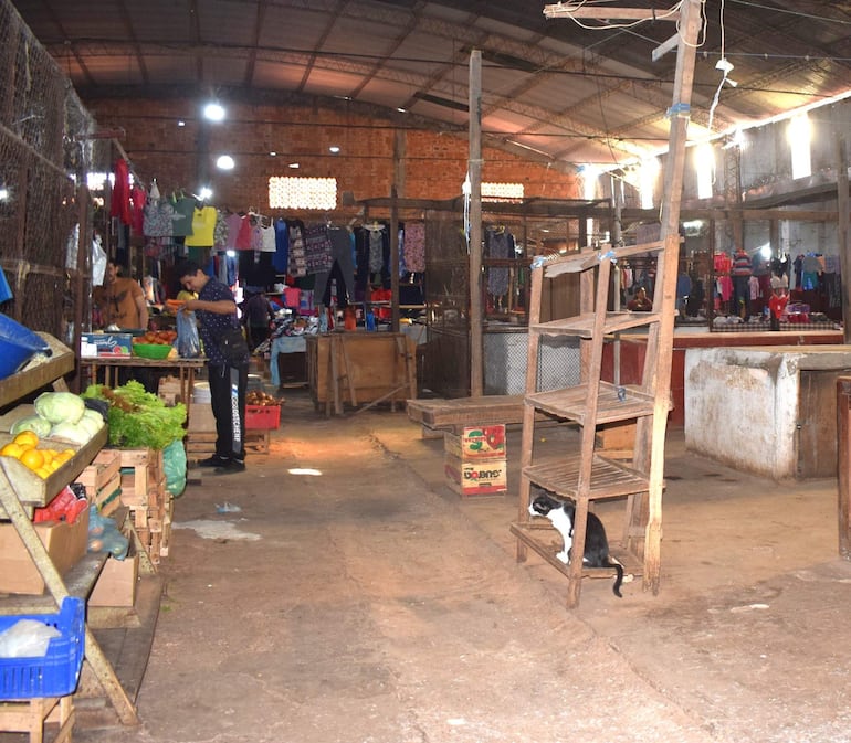 Buscan trabajar en la prevención de incendios en el Mercado Municipal de Carapeguá.