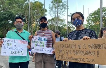 Ciudadanos rechazan pretensiones de recorte de fondos para la educación