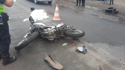 Un joven motociclista falleció en un accidente de tránsito en Fernando de la Mora.