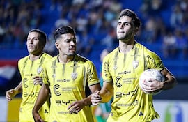 Kevin Parzajuk, futbolista de Recoleta FC, celebra un gol en el partido frente a Nacional por la séptima fecha del torneo Apertura 2026 de la Primera División de Paraguay en el estadio Ricardo Gregor, en Asunción, Paraguay.