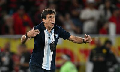 Gustavo Costas, apasionado y fiel a su estilo, el entrenador de Racing busca la epopeya ante el favorito Flamengo, en la semifinal del miércoles.