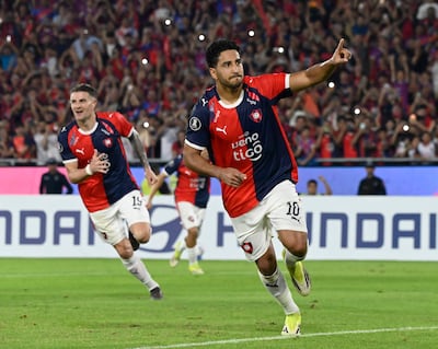 Cecilio Domínguez, futbolista de Cerro Porteño, festeja un gol en el partido frente a Sporting Cristal por la fecha 6 del Grupo F de la Copa Libertadores 2026 en el estadio La Nueva Olla, en Asunción, Paraguay.