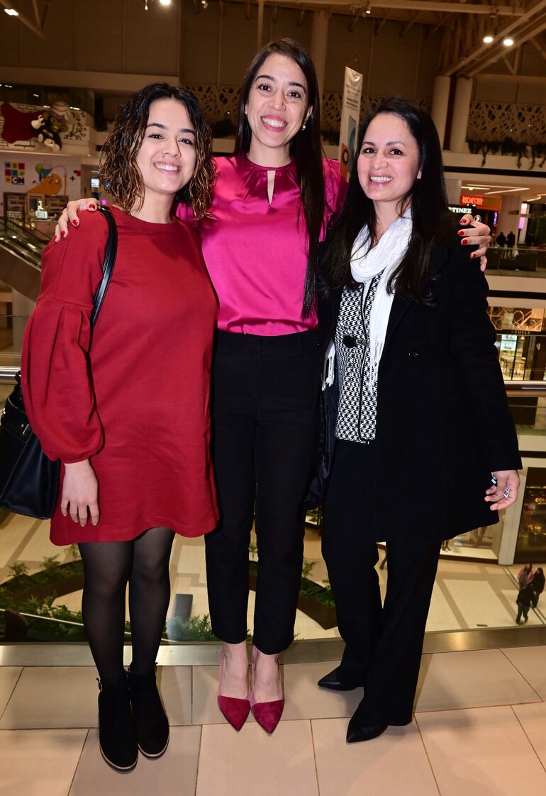 Lidia Pereira, Natha Ochoa y Maui Mencia.