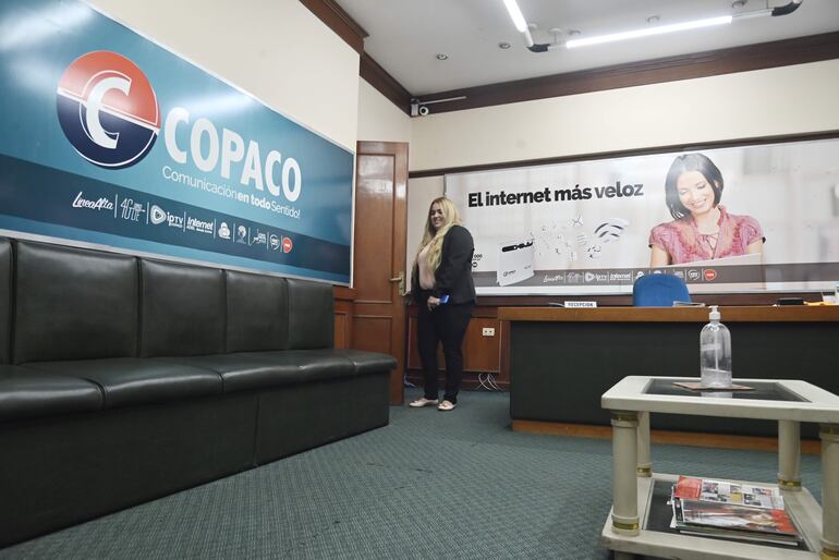 En Copaco negaron que se haya realizado la asamblea. La funcionaria de la foto hasta dijo que el presidente de la estatal, Sante Vallese, no se encontraba al momento en que un equipo de este diario consultó al respecto.