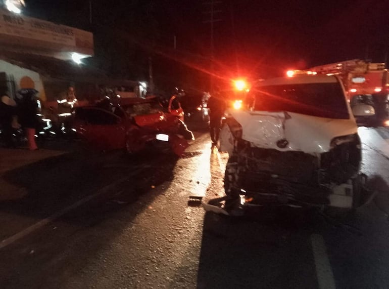 Accidente de tránsito sobre ruta PY01 dejó seis heridos - Policiales