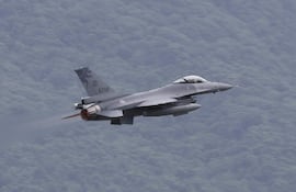Un avión caza F16v de las fuerzas de defensa de Taiwán.