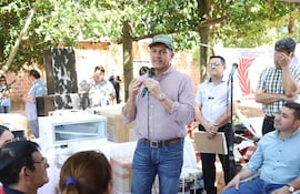 El acto de entrega de los insumos contó con la presencia del ministro Carlos Giménez
