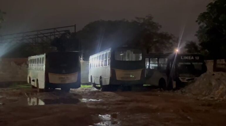 Luque: residentes de Isla Bogado se manifiestan por el mal servicio de transporte