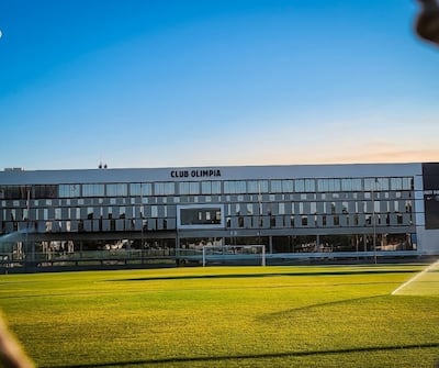Campo principal de la Villa Olimpia, sede de los amistosos locales del Decano.