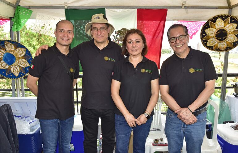 Joaquín Martínez, Carlos Henández, Jaqueline Morán y Carlos Villeda.