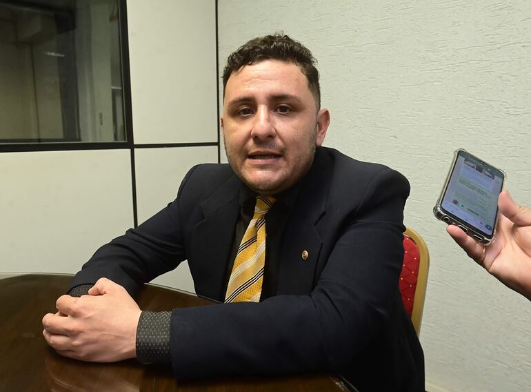 Carlos Espínola Melgarejo, abogado y sobrino de la viuda asaltada en su vivienda del barrio Tablada Nueva.