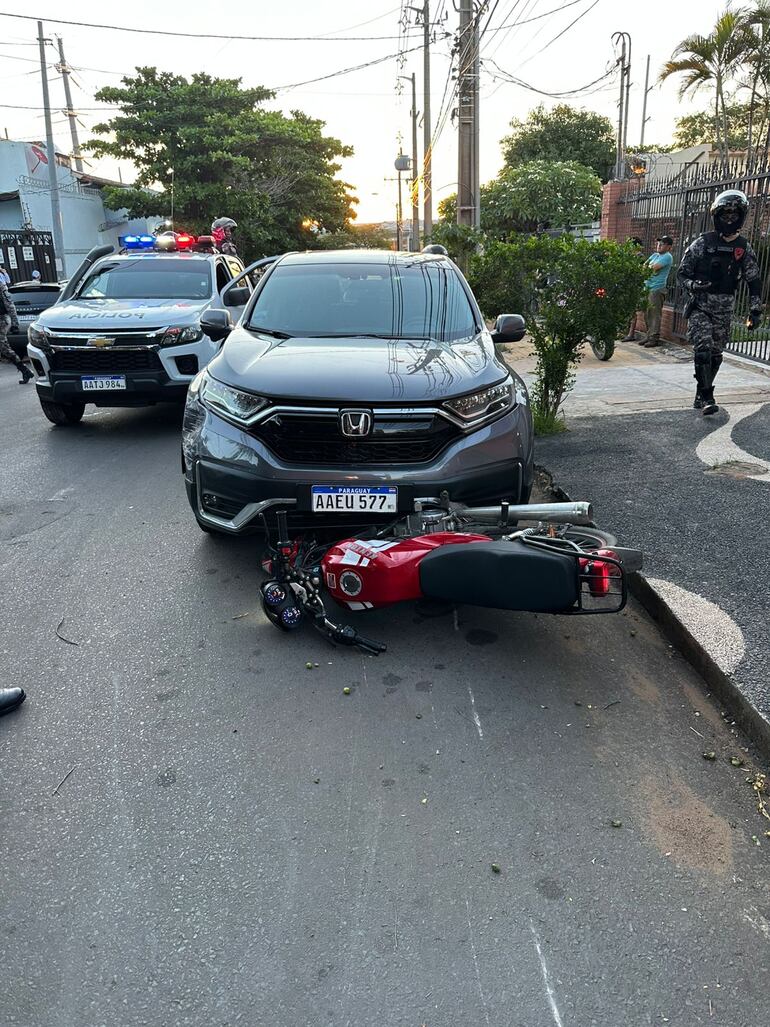 Dos jóvenes con antecedentes atrapados tras persecución y tiroteo en Asunción