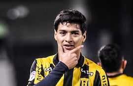 Derlis Rodríguez seguirá en Guaraní tras su fallido retorno a Cerro Porteño.