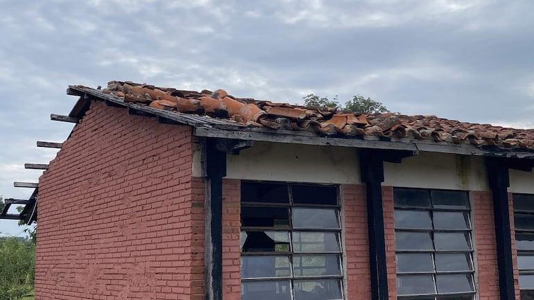 El temporal dañó considerablemente las aulas y en tal situación no ofrecen seguridad.