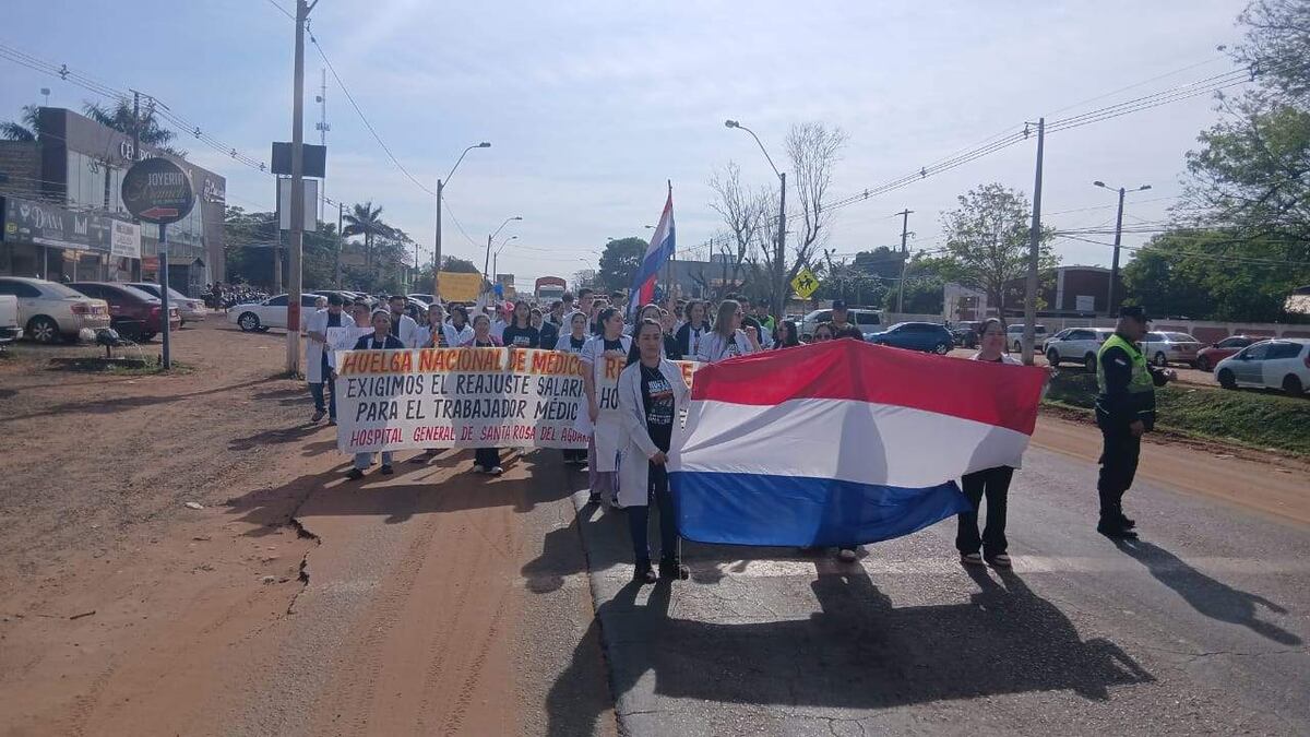Médicos mantienen movilización con bloqueo intermitente de la ruta PY08 en San Pedro