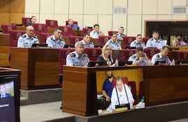 a Comisión de Asuntos Constituciones del Senado dio ayer dictamen positivo para el ascenso de 10 comisarios al grado inmediato superior.