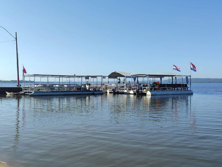 Los nostálgicos visitan la ciudad de San Bernardino para realizar paseos en embarcaciones, ya que el agua del lago Ypacaraí no es apta para el baño.