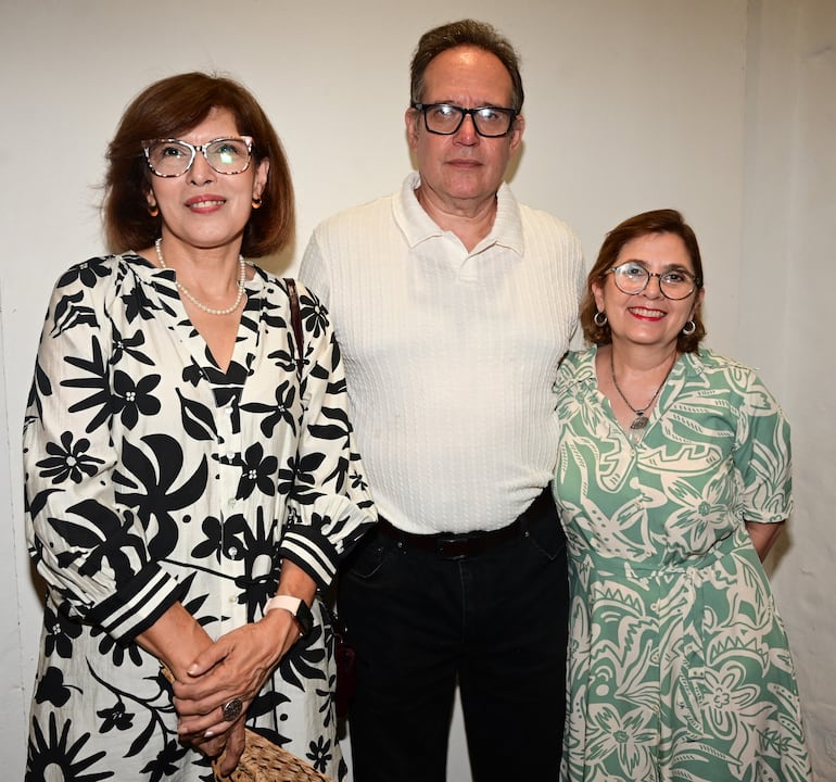 Mirian Chamorro, Jorge Ocampos y Rosi Bello.