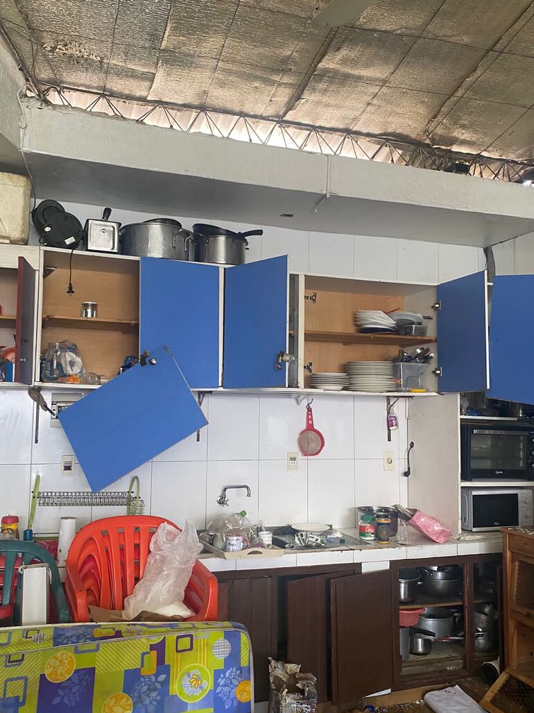 Cocina hallada en el salón multiuso VIP de la Penitenciaria Nacional de Tacumbú.