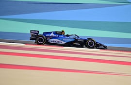 El madrileño Carlos Sainz, de 31 años, a bordo del Williams F48 durante las pruebas de Baréin.